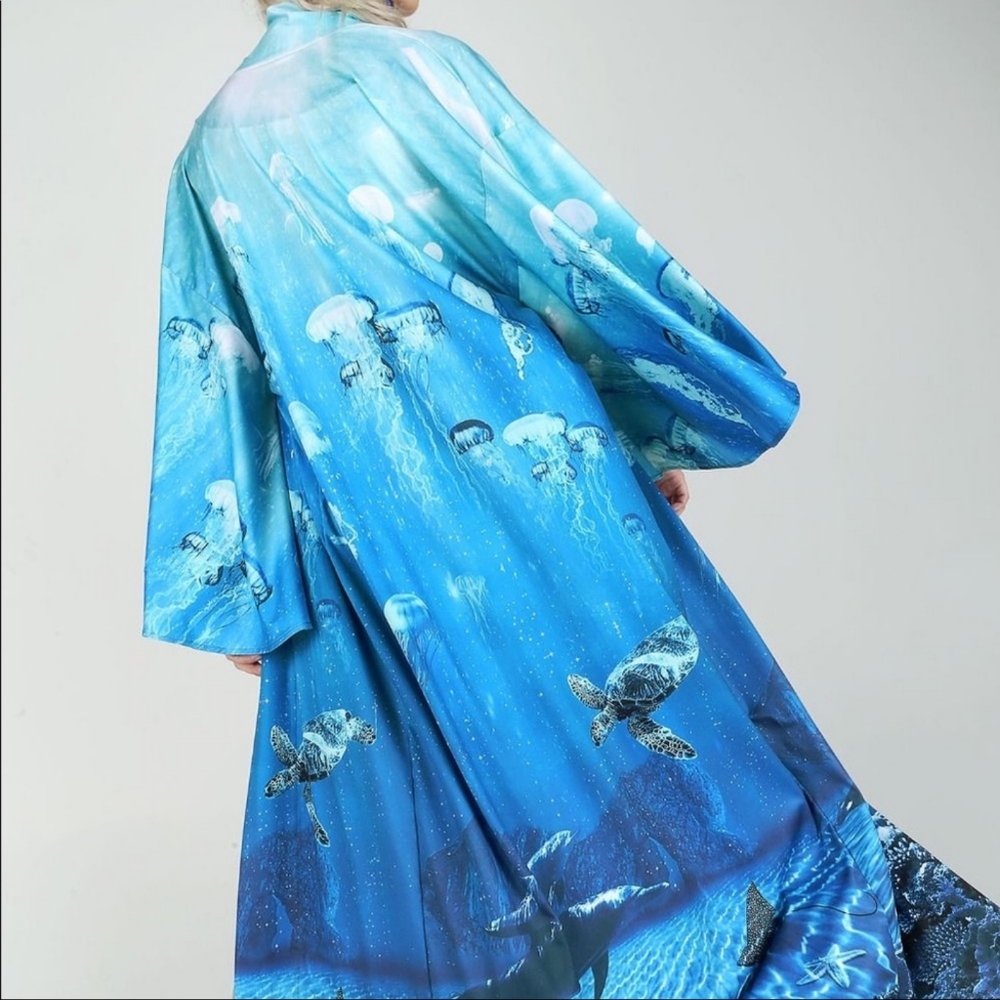 ISO Ready For This Jelly Swan Kimono